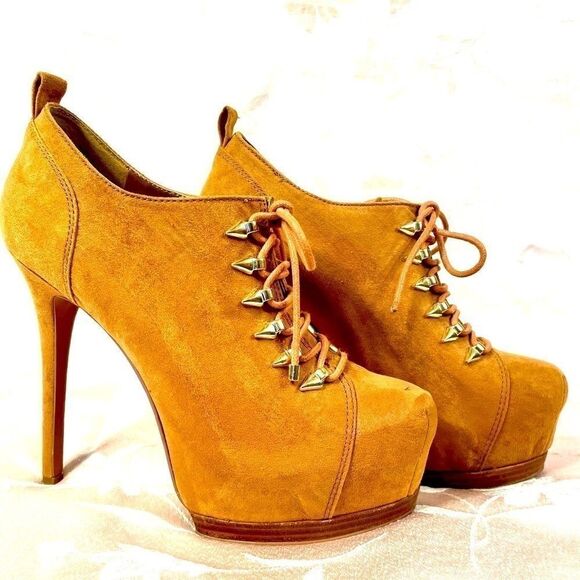 TAN SUEDE TIE UP ANKLE BOOTIES 5.5” HEEL SIZE 8.5 - Picture 1 of 6